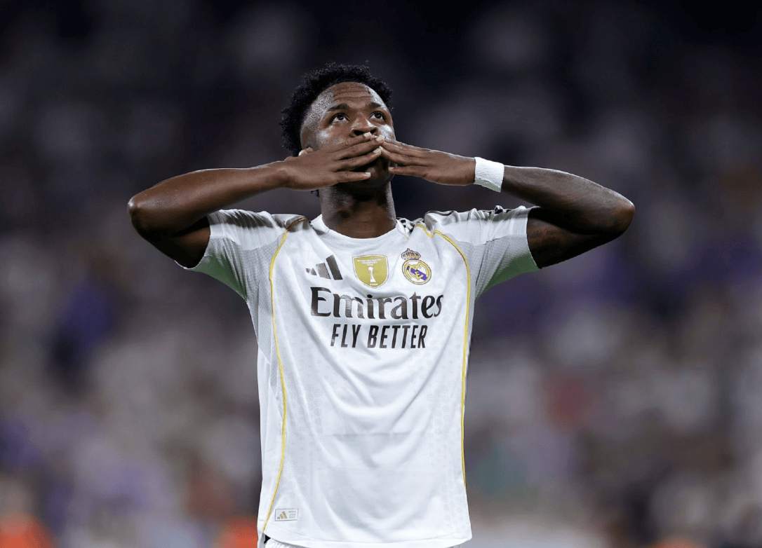 维尼修斯双响+造红牌！姆巴佩破门伤退，皇马3-1黄潜重返西甲第一